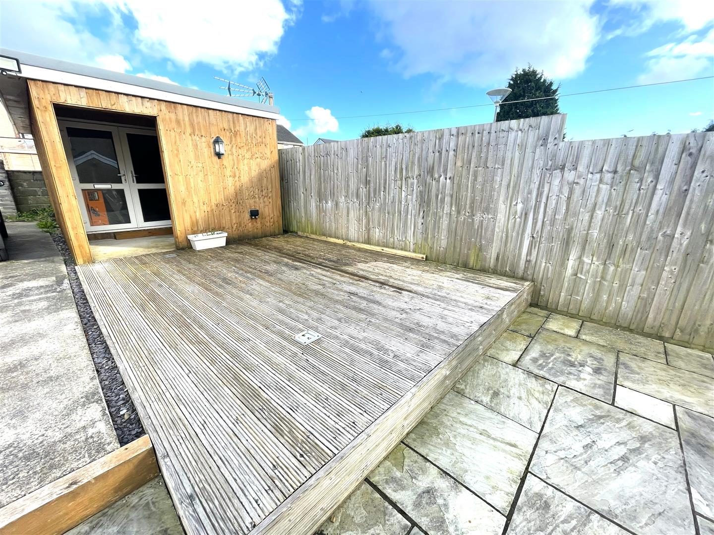 Brynllwchwr Road, Loughor, Swansea, SA4 6SQ